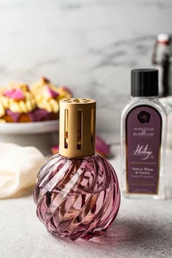 Ashleigh & Burwood Geurlamp Heritage Mauve en geurolie Velvet Plum & Cassis Online