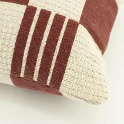 By Boo Kussen Twist 35x55 cm - burgundy Clearance