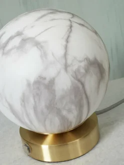 it's about RoMi Tafellamp glas/ijzer Carrara bol wit marmerprint/goud Outlet