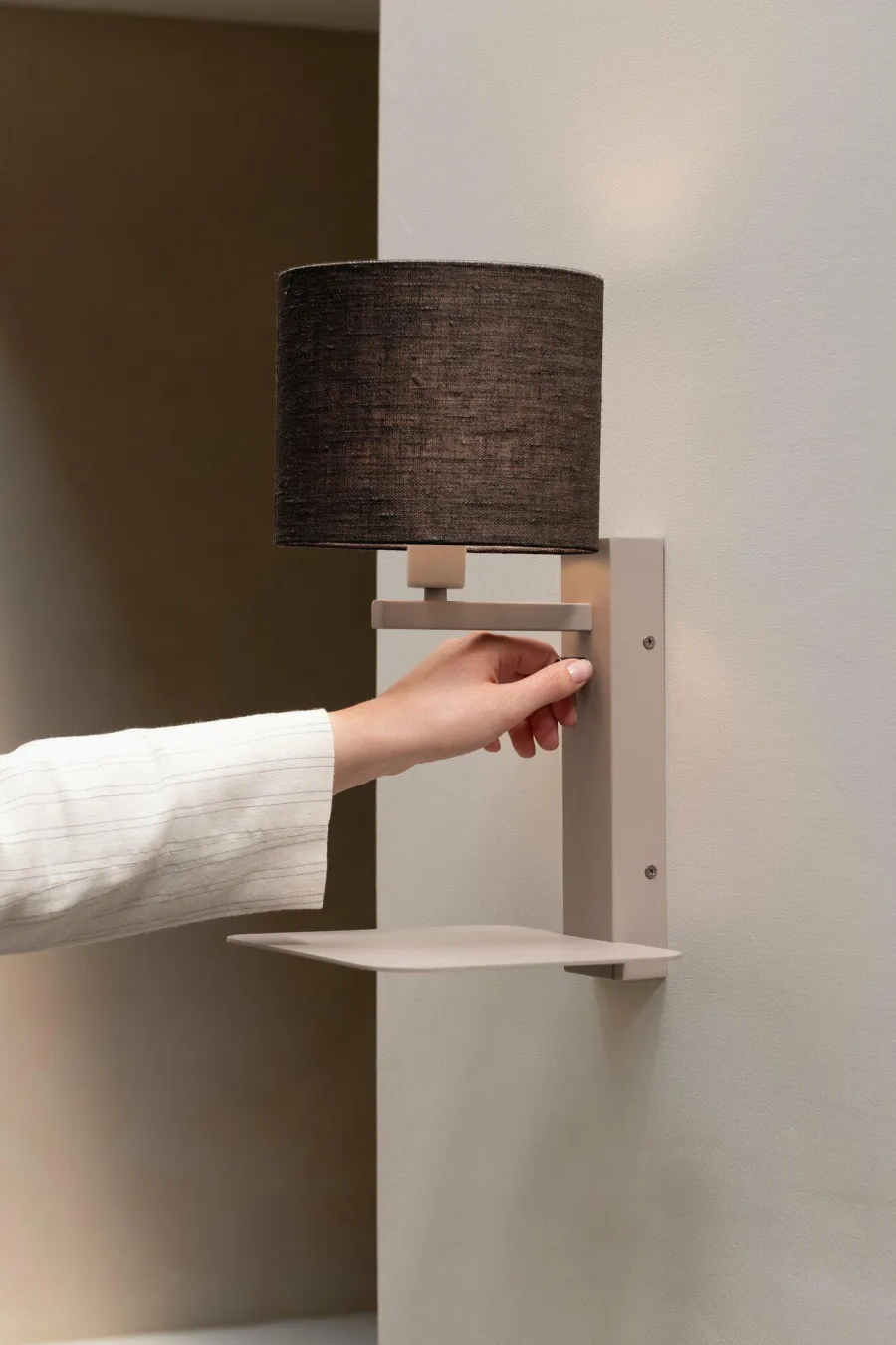 it's about RoMi Wandlamp Florence zand/kap 1815 zwart Hot