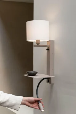 it's about RoMi Wandlamp Florence+leeslamp zand/kap 1815 wit Hot
