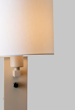it's about RoMi Wandlamp Florence+leeslamp zand/kap 1815 wit Hot