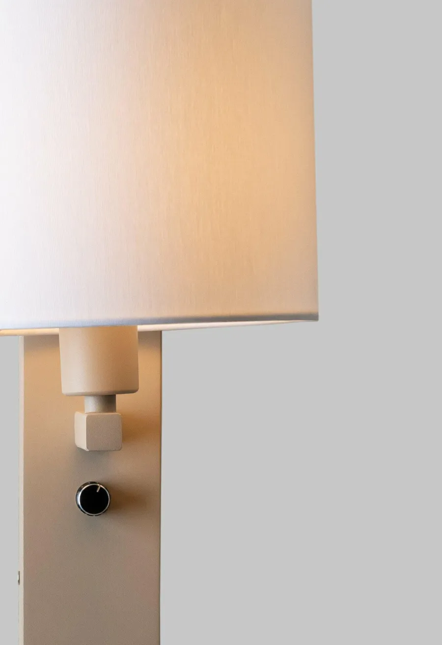 it's about RoMi Wandlamp Florence+leeslamp zand/kap 1815 wit Hot