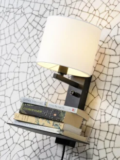 it's about RoMi Wandlamp ijzer Florence E14 met plank+usb incl. dimmer wit Outlet