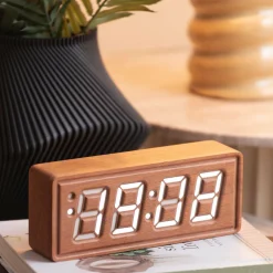 Karlsson Alarmklok Solid hout Engraved donker hout Clearance