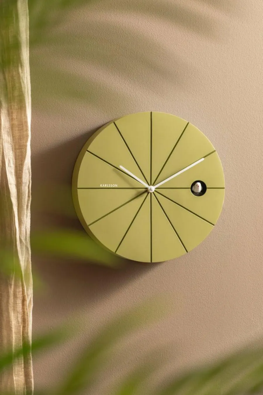 Karlsson Wandklok Destacado Cuckoo olijfgroen met luxe groen Outlet