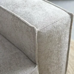 Pepp Interiors Bank River U opstelling met chaise longue rechts in Majestic 603 Online