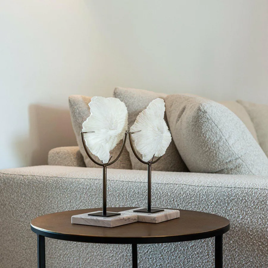 Richmond Interiors Faux koraal Jada op standaard wit