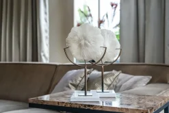 Richmond Interiors Faux koraal Jada op standaard wit