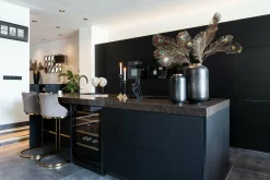 Richmond Interiors Faux koraal Jada op standaard wit