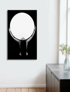Wandkraft Femme Portant L’univers Discount
