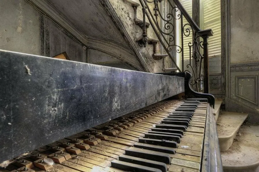 Wandkraft The Abandoned Piano New
