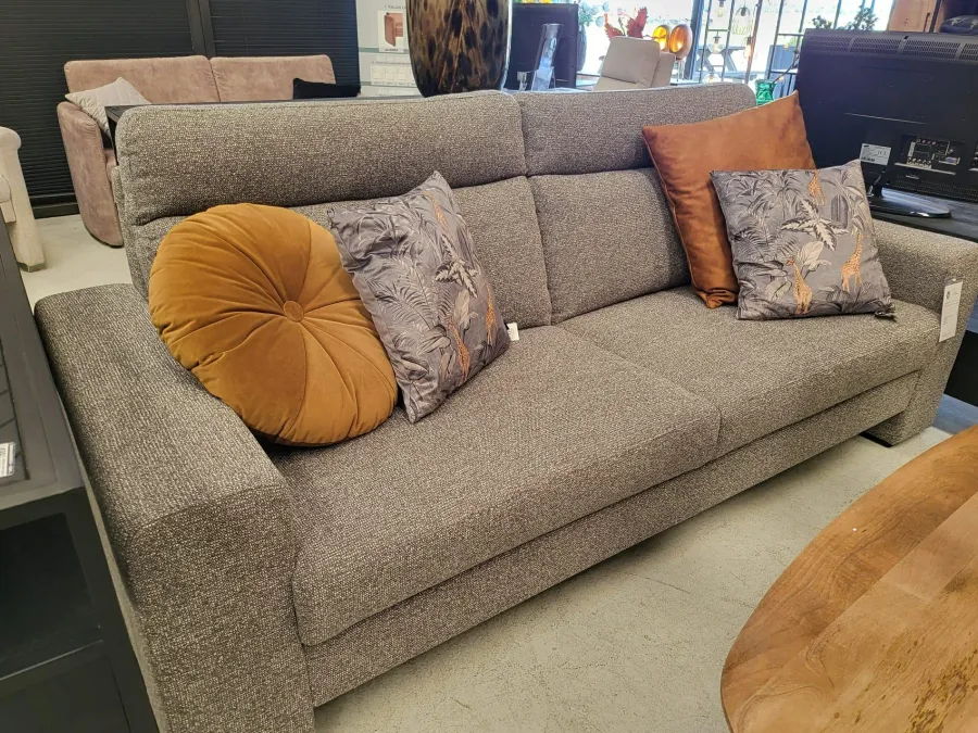 WoonMax Bank Marseille 3 zits Sherlock taupe, hoge rugleuning, brede armleuning - Showroommodel Discount