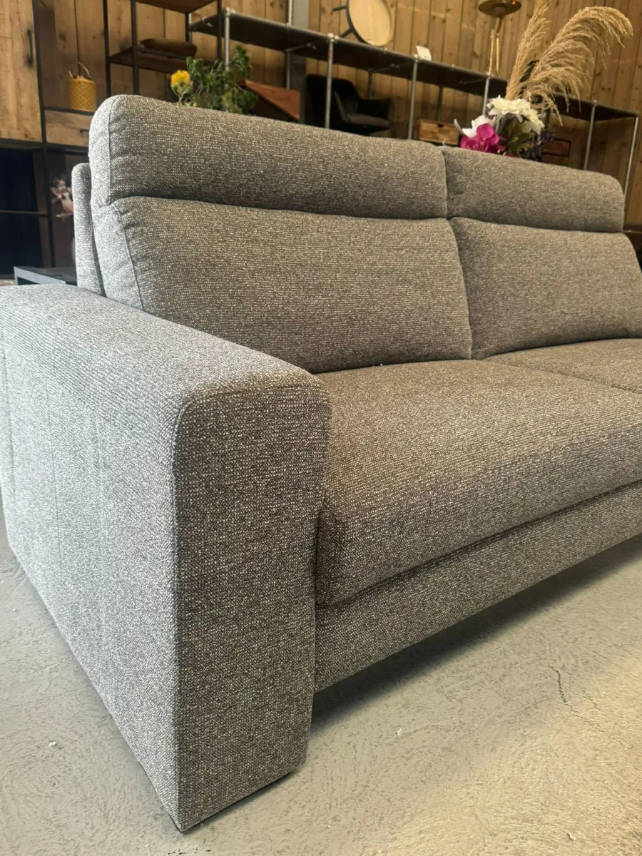 WoonMax Bank Marseille 3 zits Sherlock taupe, hoge rugleuning, brede armleuning - Showroommodel Discount