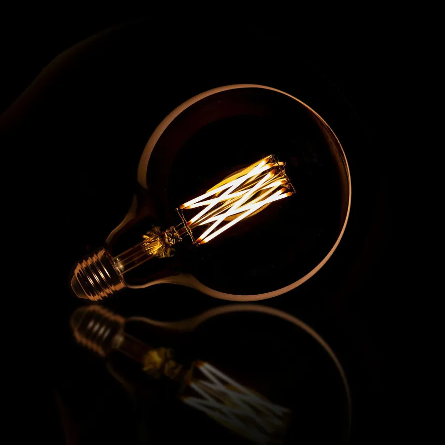 WoonStijl Lichtbron LED filament bol Ø12 5 - E27 6W 2100K 450lm dimbaar / Amberkleurig glas Outlet