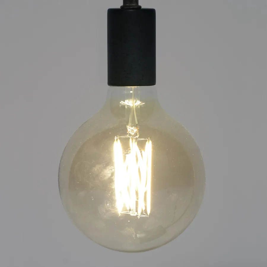 WoonStijl Lichtbron LED filament bol Ø12 5 - E27 6W 2100K 450lm dimbaar / Amberkleurig glas Outlet